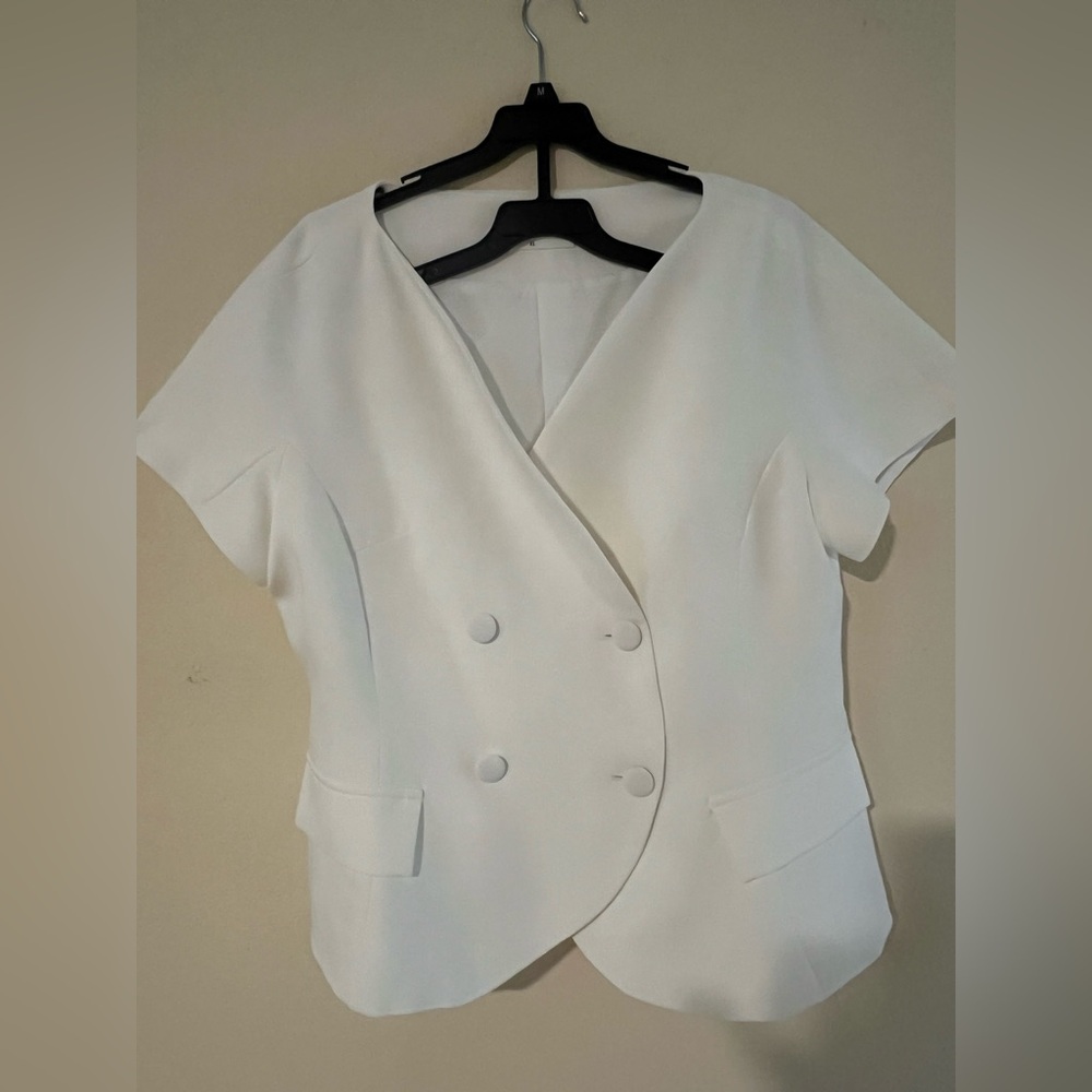 Commense Sophisticated White Short-Sleeve Blazer - Picture 2 of 5